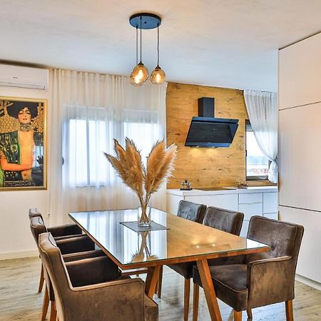 Ipm Apartments Kastela Bagian luar foto