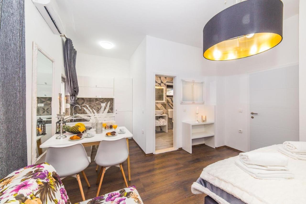 Ipm Apartments Kastela Bagian luar foto