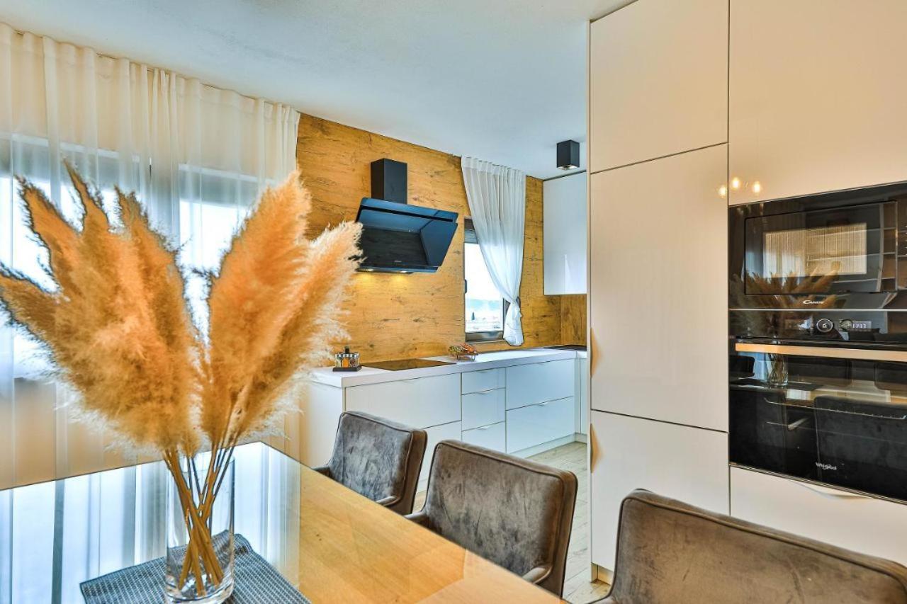 Ipm Apartments Kastela Bagian luar foto
