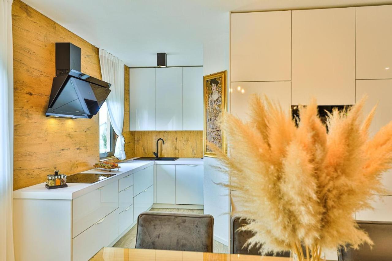 Ipm Apartments Kastela Bagian luar foto