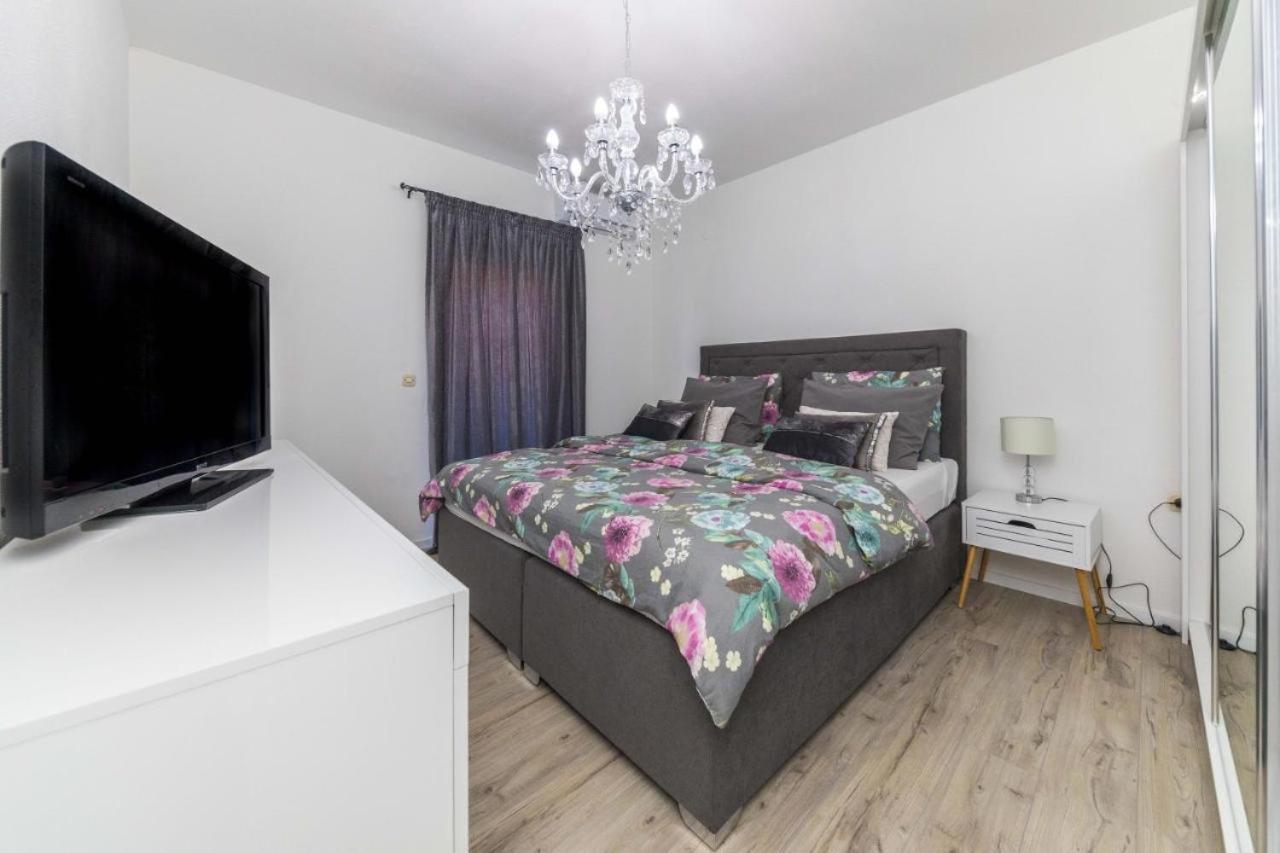 Ipm Apartments Kastela Bagian luar foto