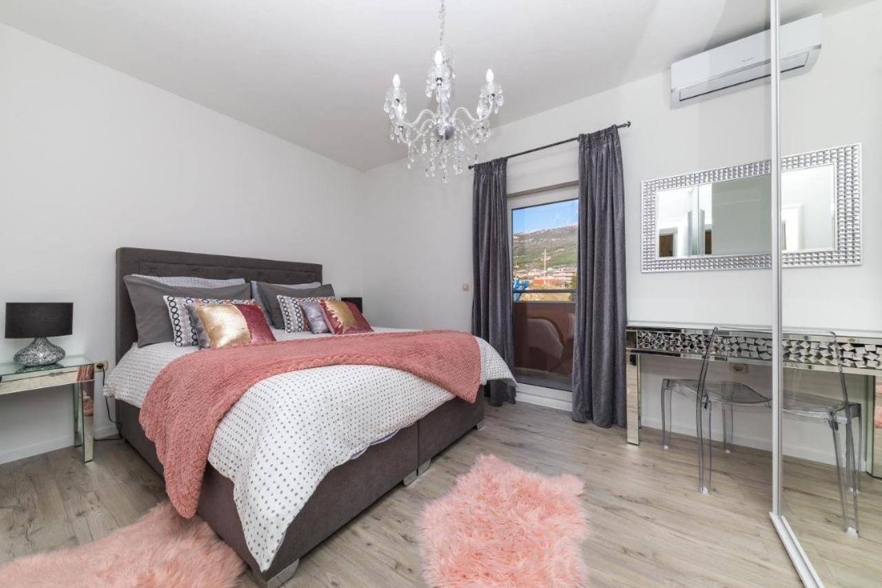 Ipm Apartments Kastela Bagian luar foto